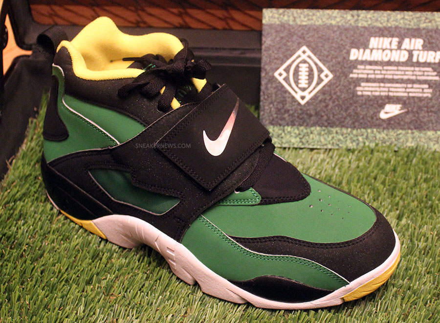 Nike Air Diamond Turf Oregon Ducks Special Edition Case 6