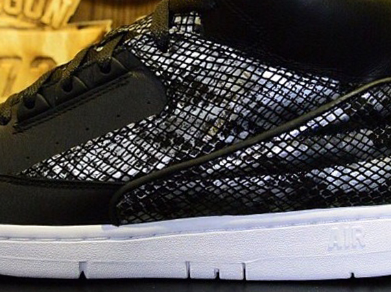 Nike Air Python “Black”