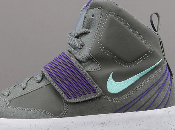 Nike NSW Sky Stepper - Mercury Grey - Green Glow - Court Purple