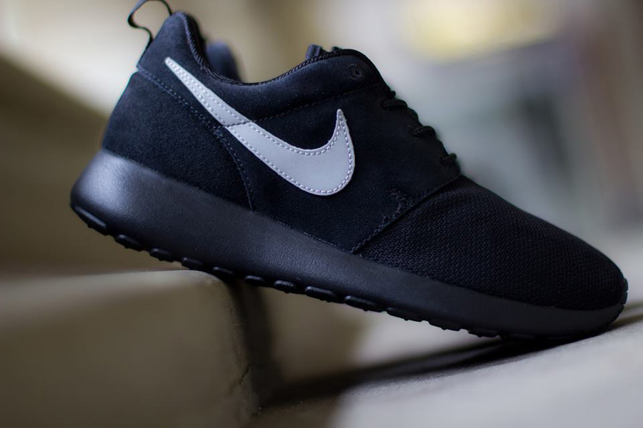Nike Roshe Run Gs Black Metallic Silver 1