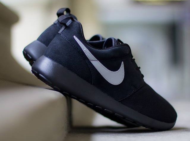 Nike Roshe Run Gs Black Metallic Silver