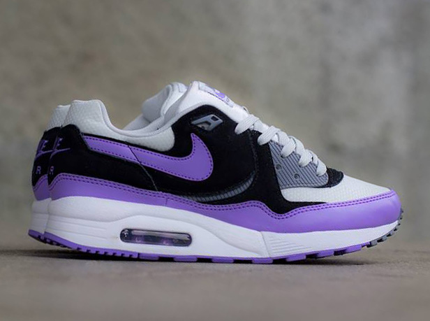 Nike WMNS Air Max Light Essential – Light Base Grey – Atomic Violet