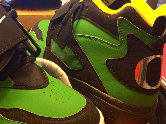 Oregon Ducks Nike Air Diamond Turf 1