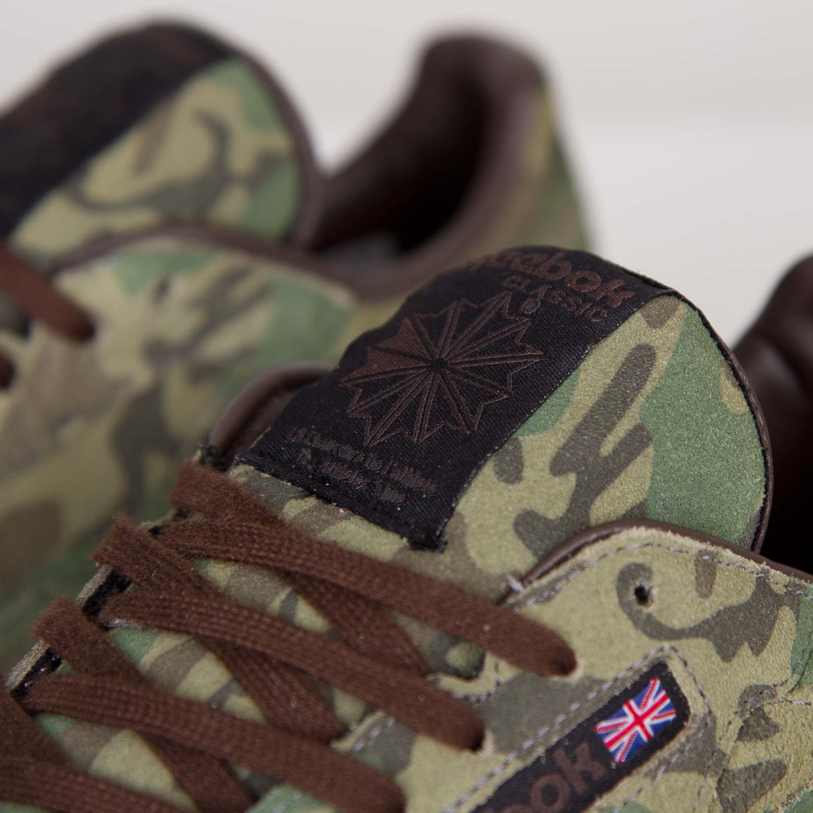 Shoe Gallery Reebok Classic Leather Flamingoes At War Rd 04