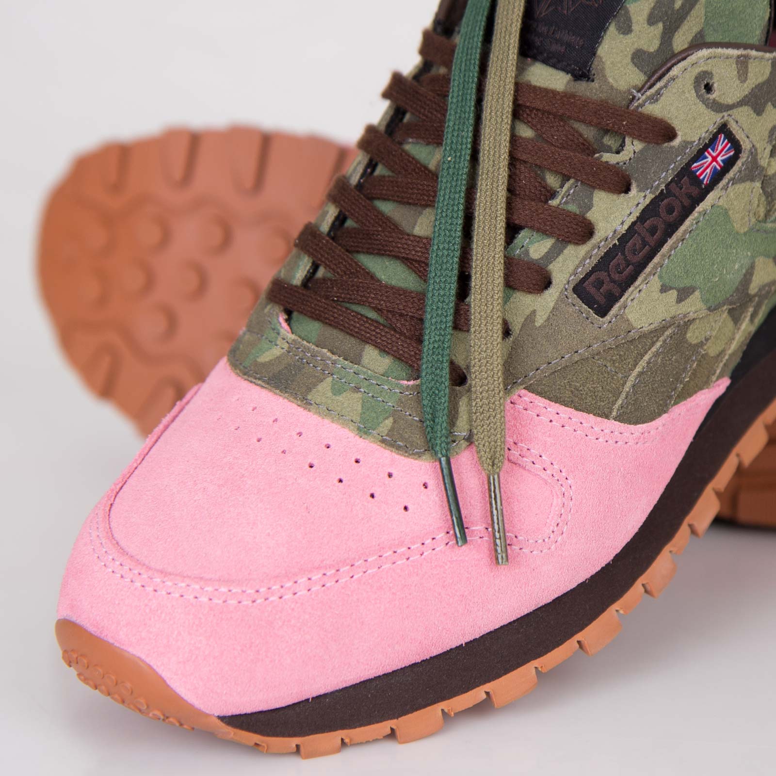 Shoe Gallery Reebok Classic Leather Flamingoes At War Rd 05