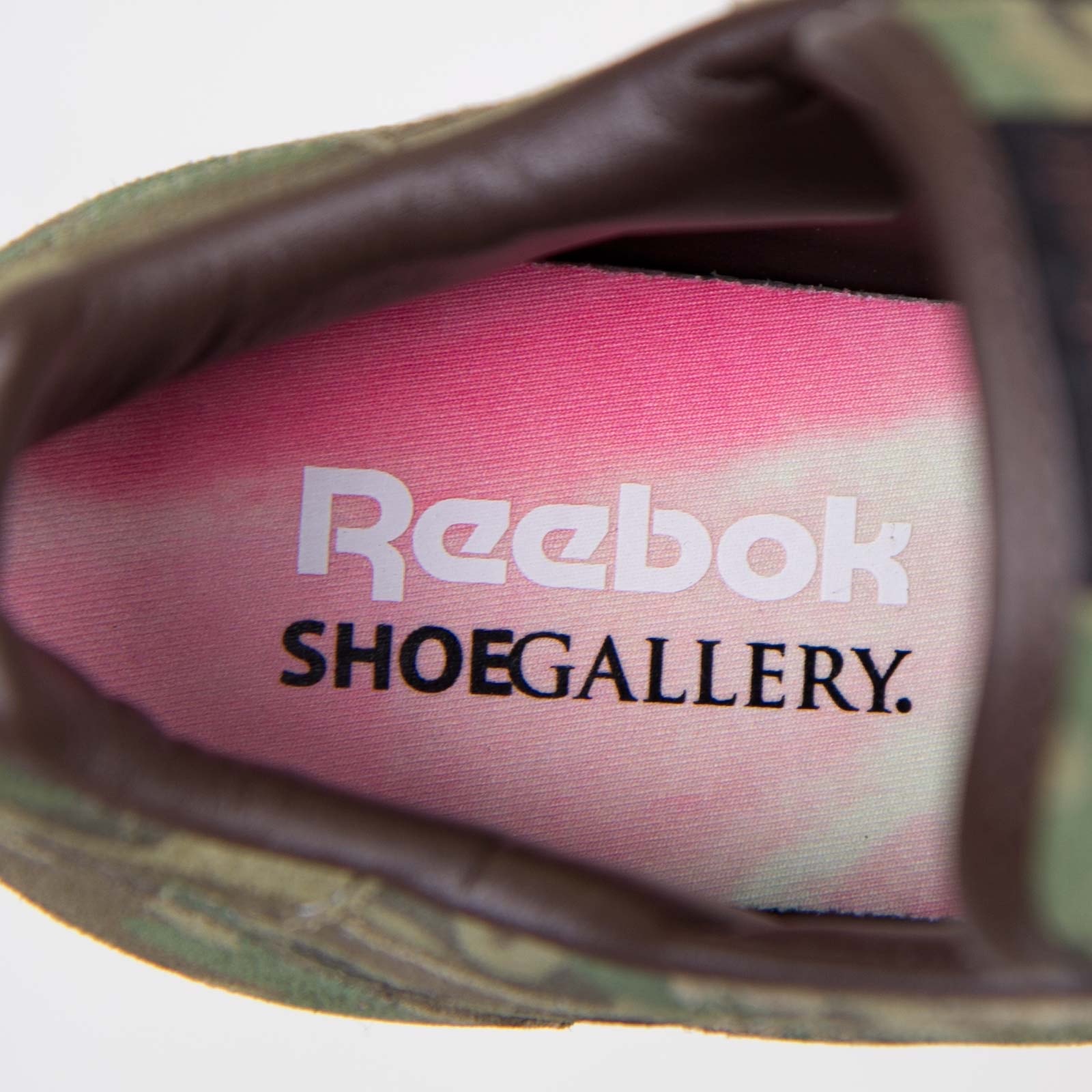Shoe Gallery Reebok Classic Leather Flamingoes At War Rd 07