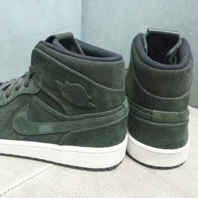 Air Jordan 1 Mid City Trek 02