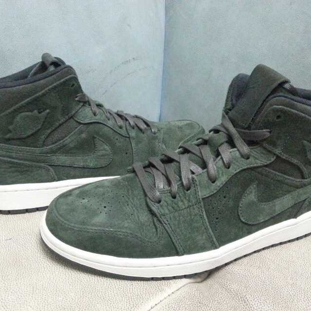 Air Jordan 1 Mid City Trek 04
