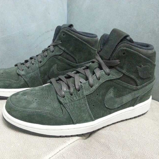 Air Jordan 1 Mid City Trek 05