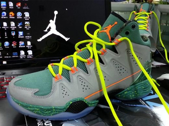 Jordan Melo M10 “Christmas”