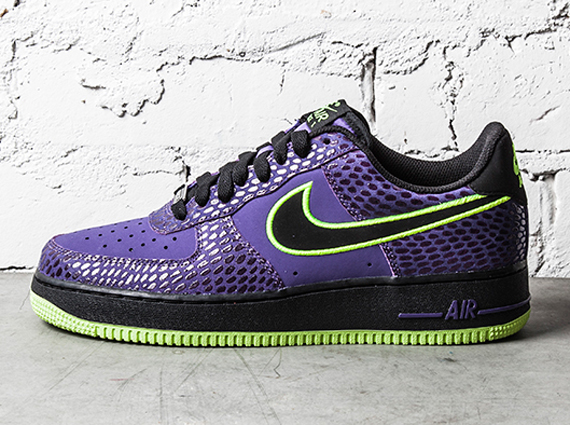 Nike Air Force 1 Low - Court Purple - Volt