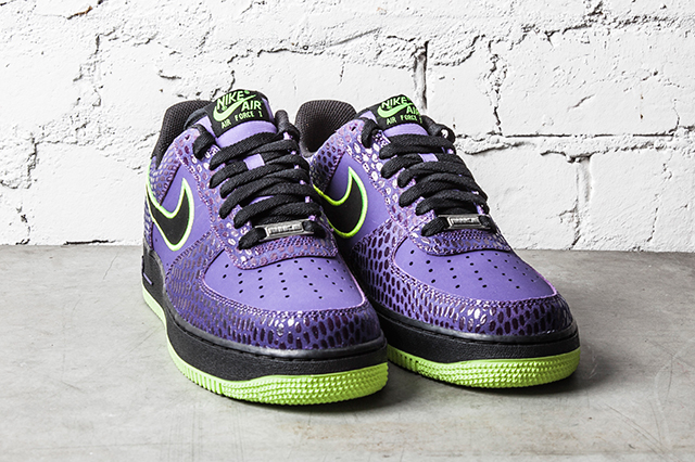 Nike Air Force 1 Low Court Purple Volt 4
