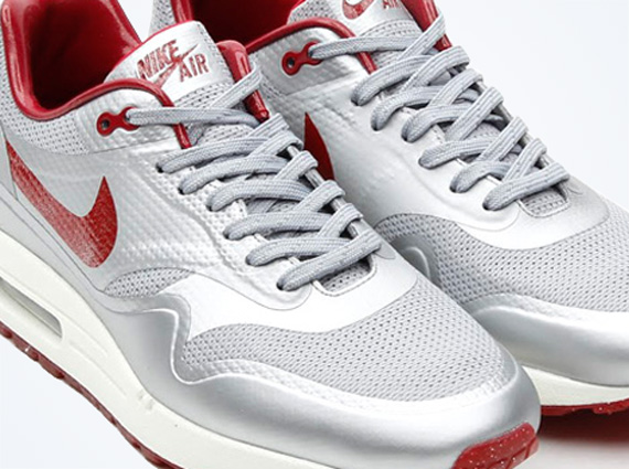 Nike Air Max 1 Hyp Qs Night Track Silver Red 01