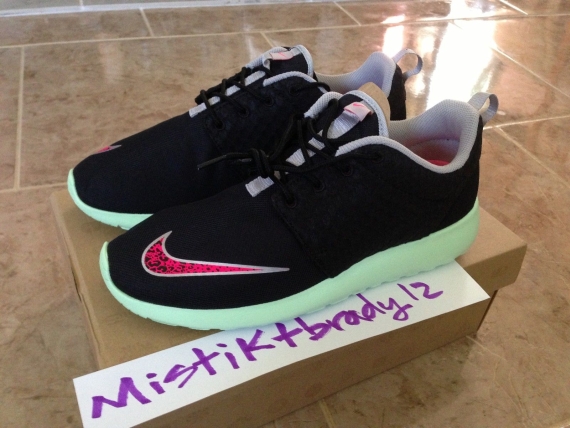 Nike Roshe Run Yeezy Nikestore 04