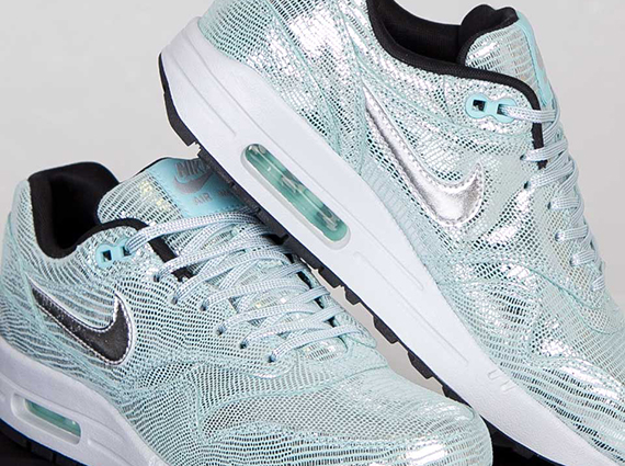 Nike Wmns Air Max 1 Qs Metallic Silver Glacier 01