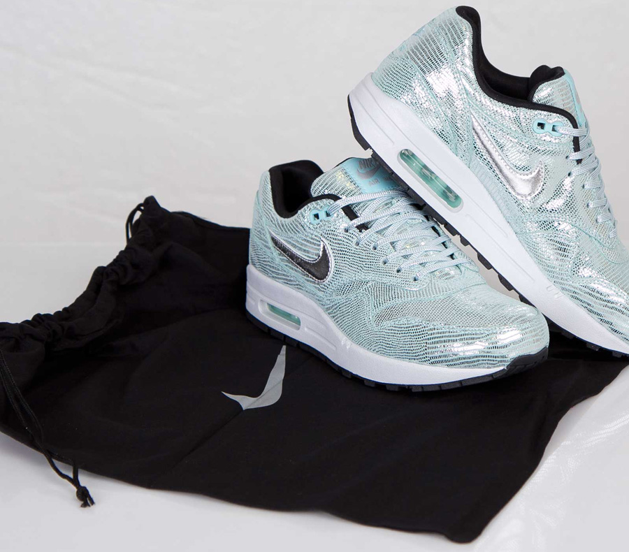 Nike Wmns Air Max 1 Qs Metallic Silver Glacier 09