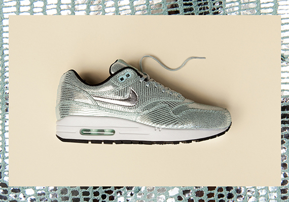 Nike WMNS Sportswear "Silver Reptile" Pack