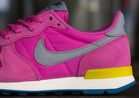 Nike WMNS Internationalist – Red Violet – Wolf Grey – Bright Citron