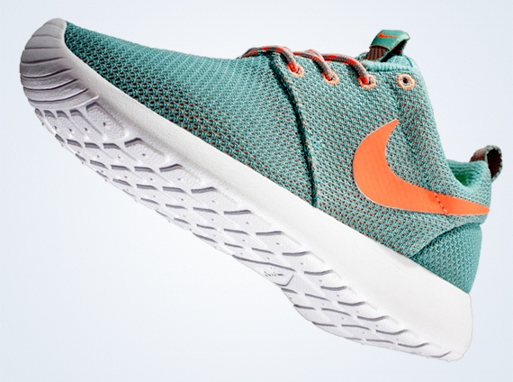 Nike Wmns Roshe Run Diffused Jade Orange 01