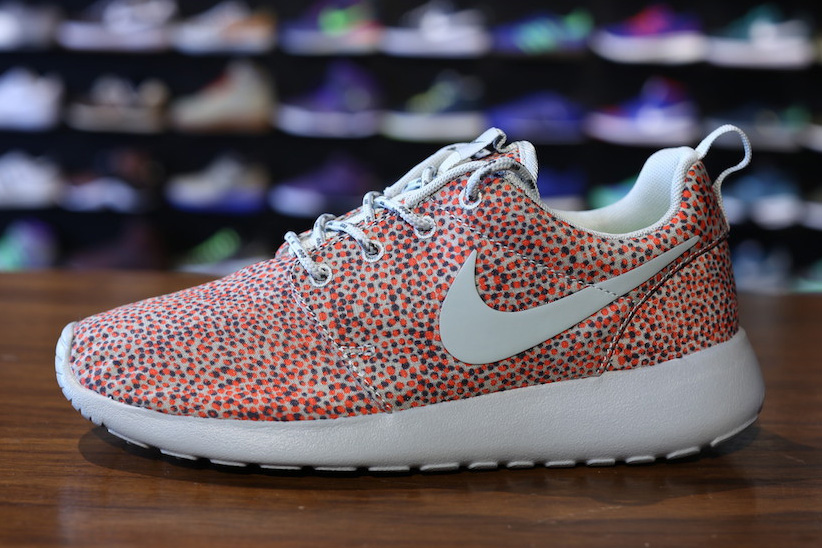 Nike Wmns Roshe Run Polka Dot Print 02