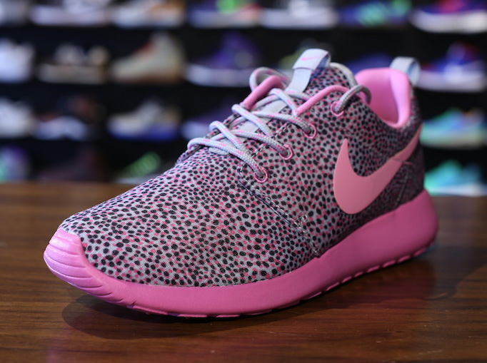 Nike Wmns Roshe Run Polka Dot Print 05