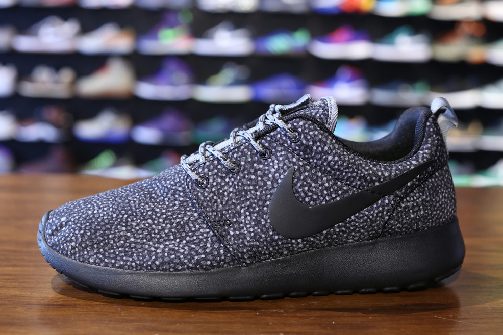 Nike Wmns Roshe Run Polka Dot Print 06