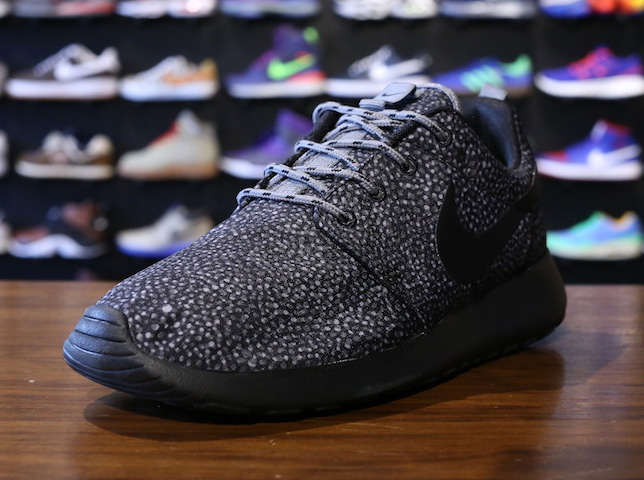 Nike Wmns Roshe Run Polka Dot Print 07
