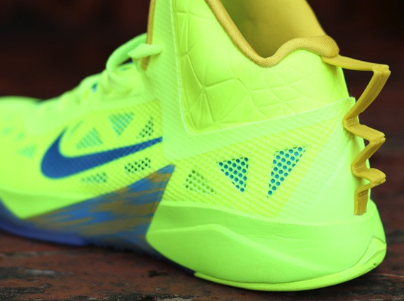 Nike Zoom Volt Vivid Blue 01