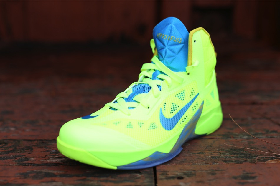 Nike Zoom Volt Vivid Blue 03