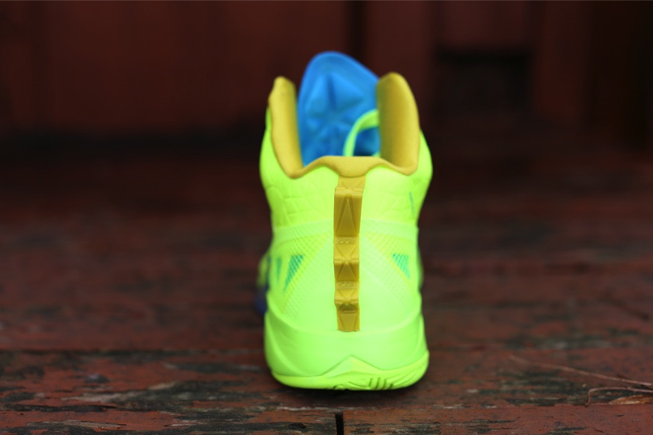 Nike Zoom Volt Vivid Blue 05