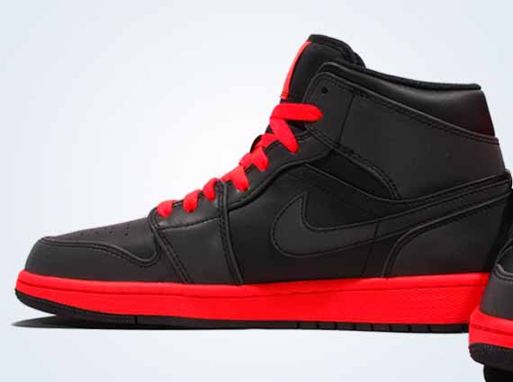 Air Jordan 1 Mid "Infrared 23"