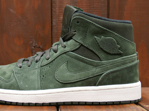 Air Jordan 1 Mid Nouveau Sequoia Black Sail