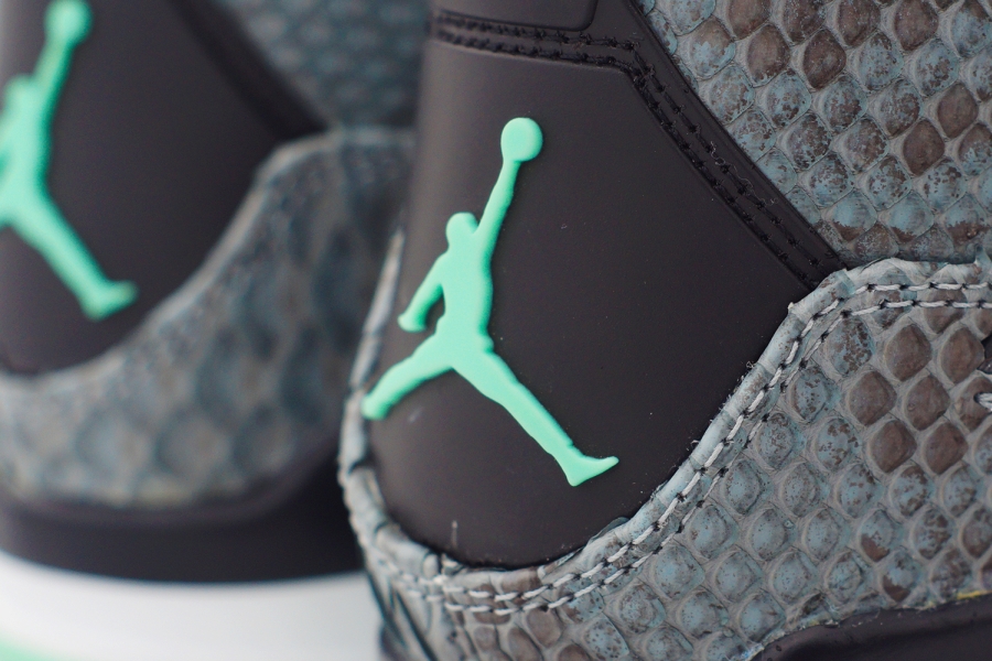 Air Jordan Iv Green Glow Python 01