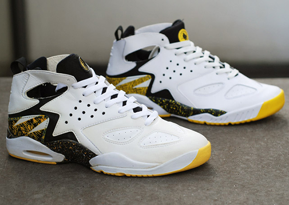 Nike Air Tech Challenge Huarache "Tour Yellow" - 1992 OG vs 2014 Retro Comparison