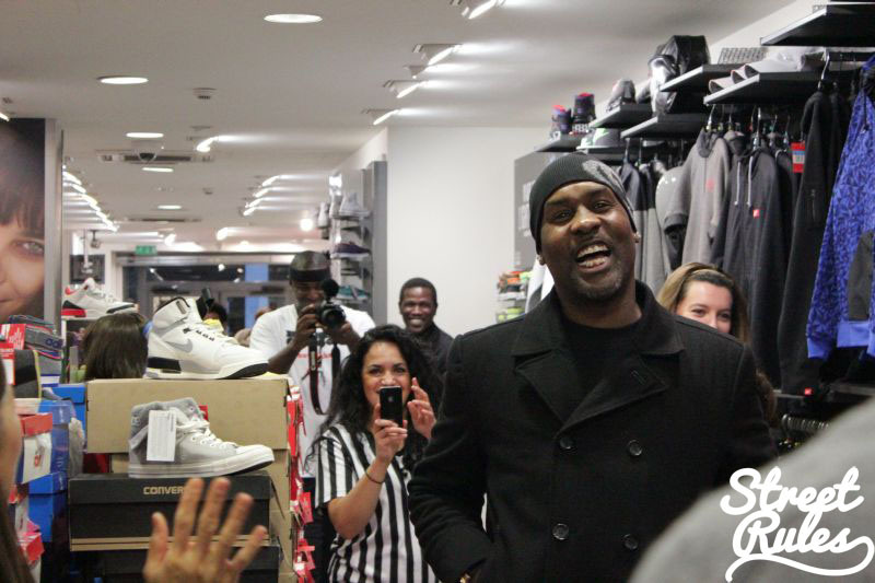 Gary Payton Visits Foot Locker 01