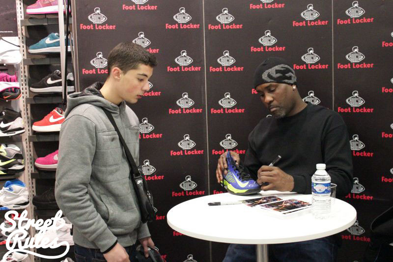 Gary Payton Visits Foot Locker 07