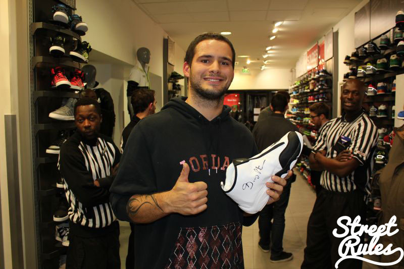 Gary Payton Visits Foot Locker 12