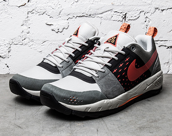 Nike Acg Air Alder Low Grey Black Red 03