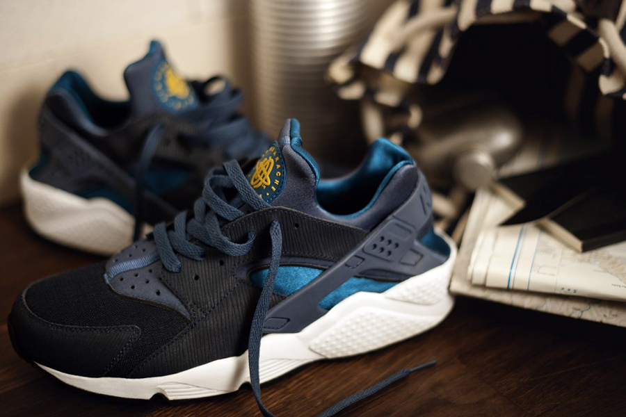 Nike Air Huarache Navy Size 1