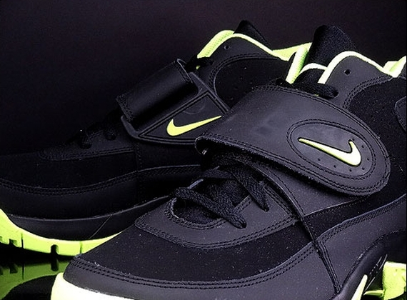 Nike Air Mission Black Volt 02