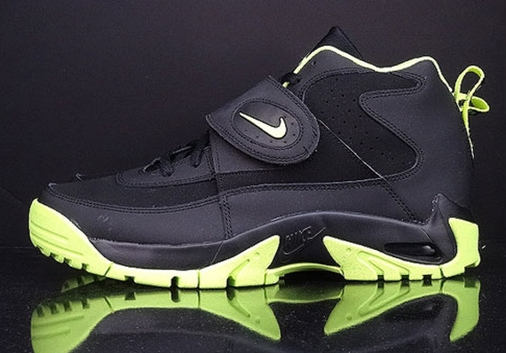 Nike Air Mission Black Volt 04