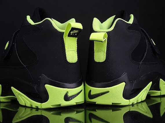 Nike Air Mission Black Volt 11