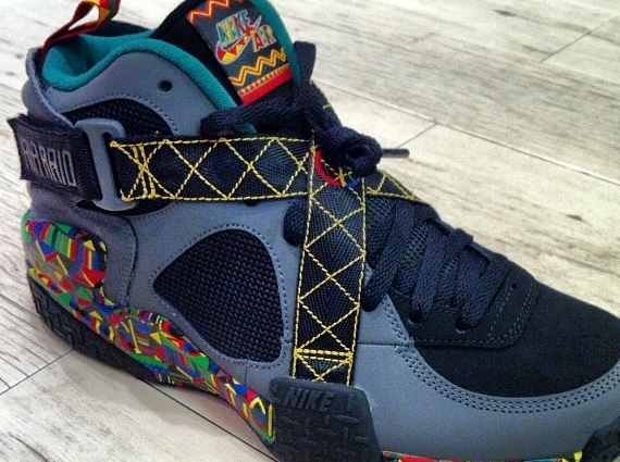 “Peace” Nike Air Raid Retro