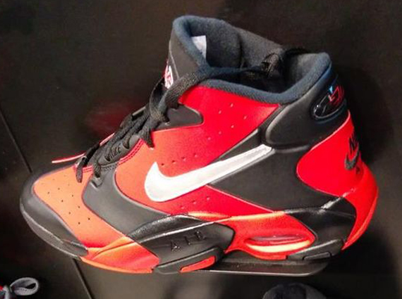 Nike Air Up - Black - Red