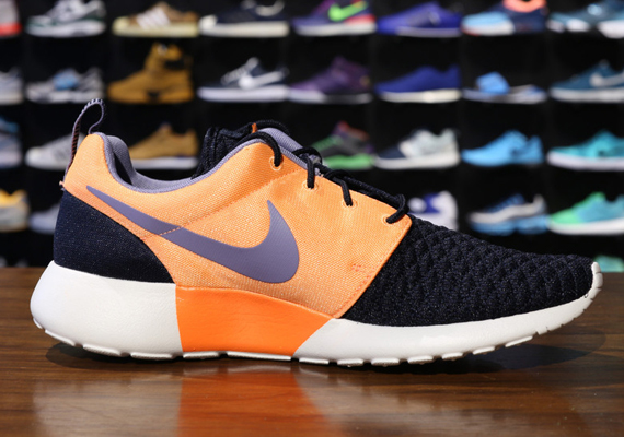 Nike Roshe Run Premium – Dark Obsidian – Atomic Orange