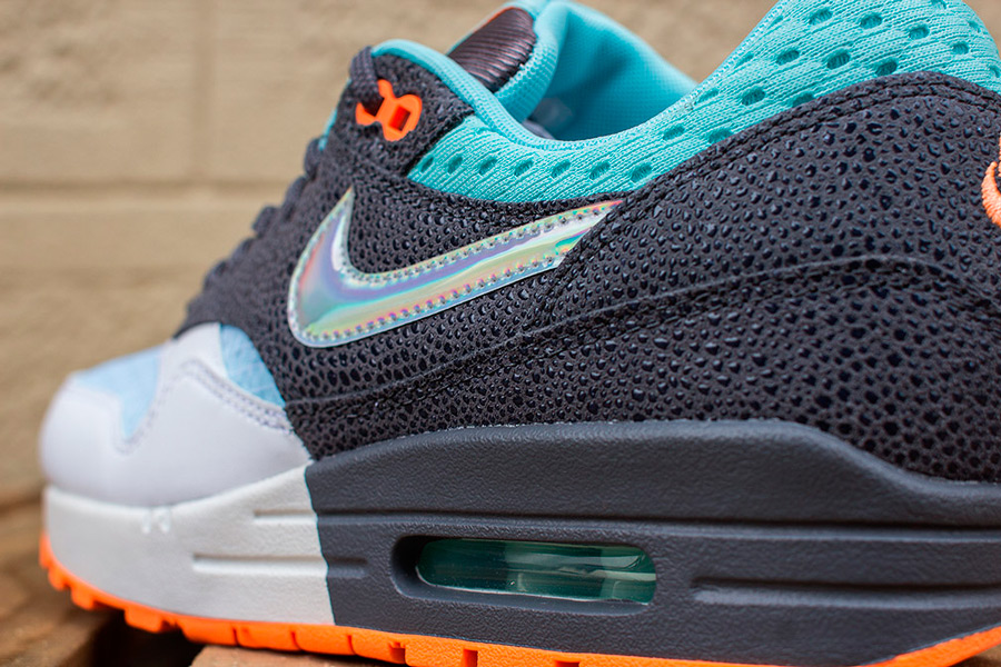 Nike Wmns Air Max 1 Prm Glacier Blue Dark Grey 05