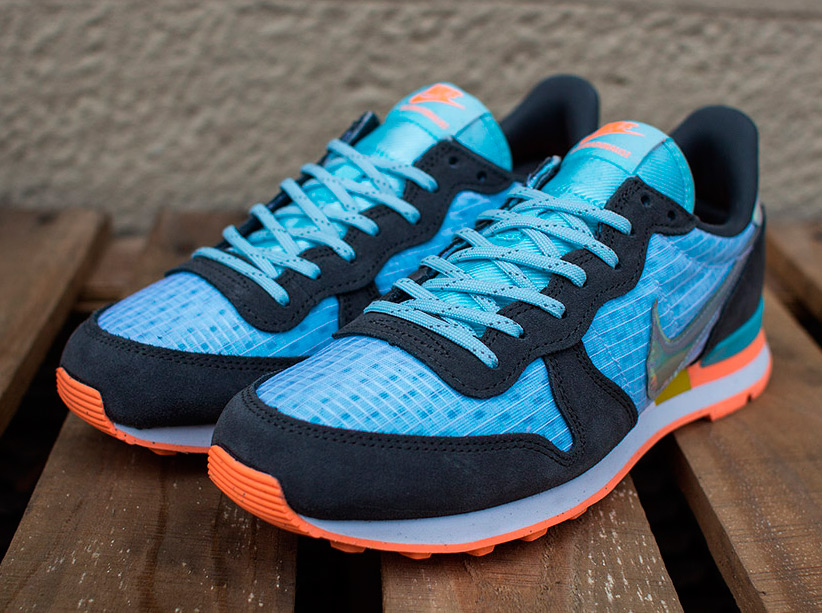 Nike WMNS Internationalist PRM - Glacier Ice - Hologram