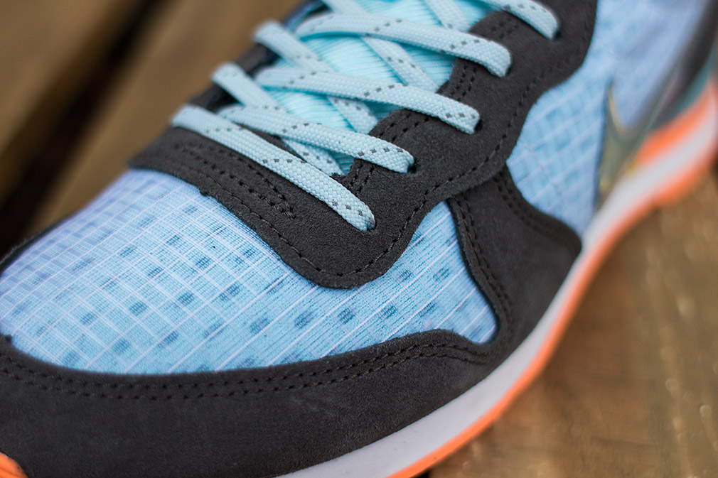Nike Wmns Internationalist Prm Glacier Ice Hologram 07