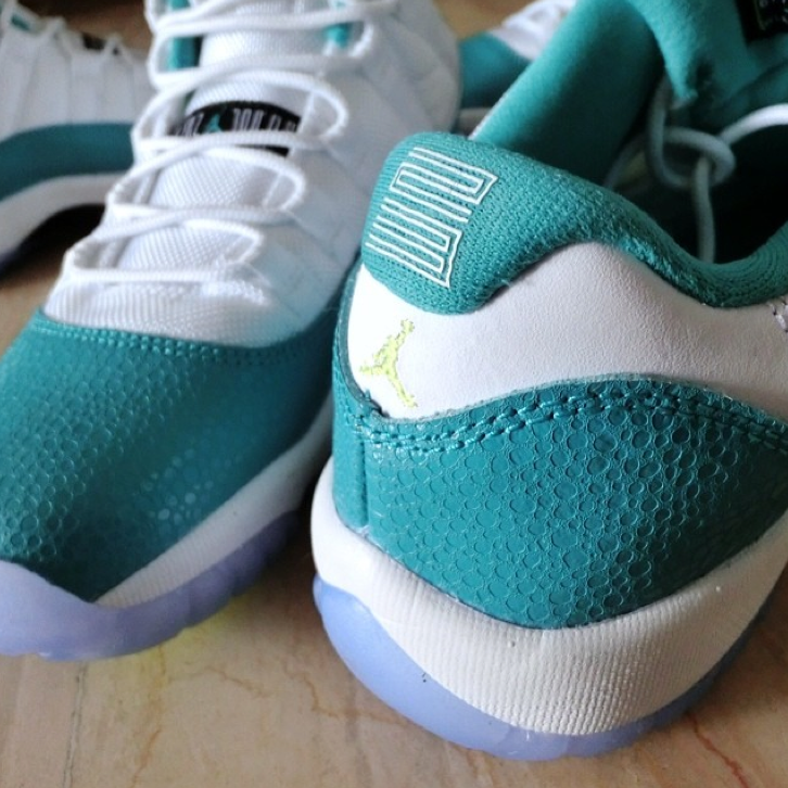 Air Jordan 11 Gs Aqua Volt 01