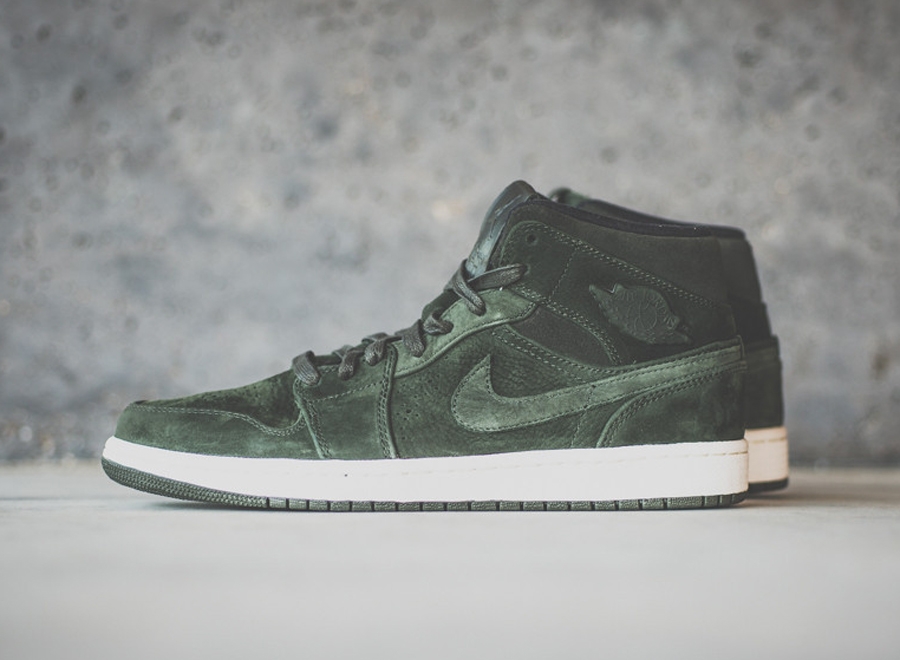 Air Jordan 1 Mid Nouveau "Sequoia" - Available